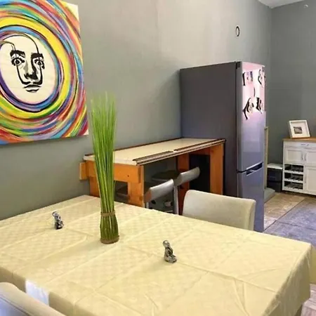 Hilltop 2-br With Sea Views, Terrace & Garden *