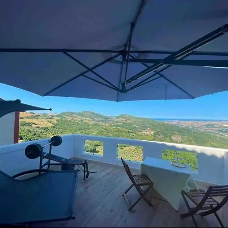 Hilltop 2-br With Sea Views, Terrace & Garden