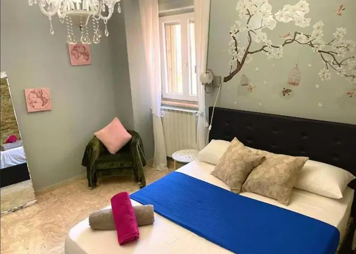 Hilltop 2-br With Sea Views, Terrace & Garden