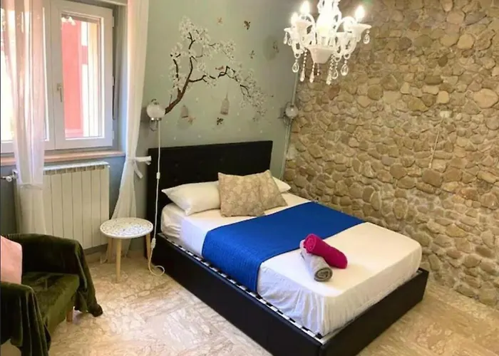 Apartman Hilltop 2-br With Sea Views, Terrace & Garden *