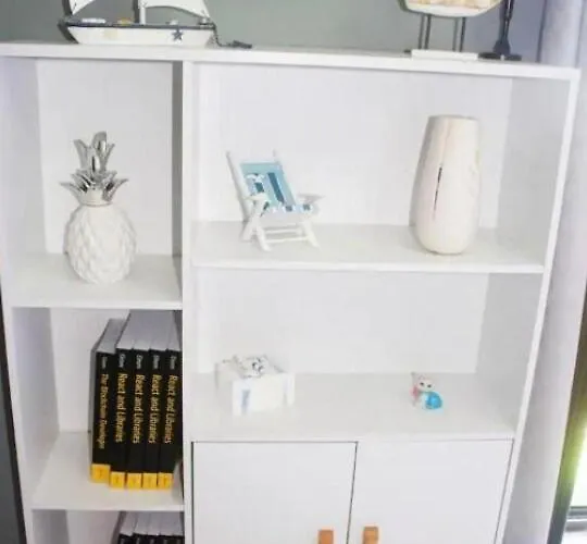 Hilltop 2-br With Sea Views, Terrace & Garden Apartman *